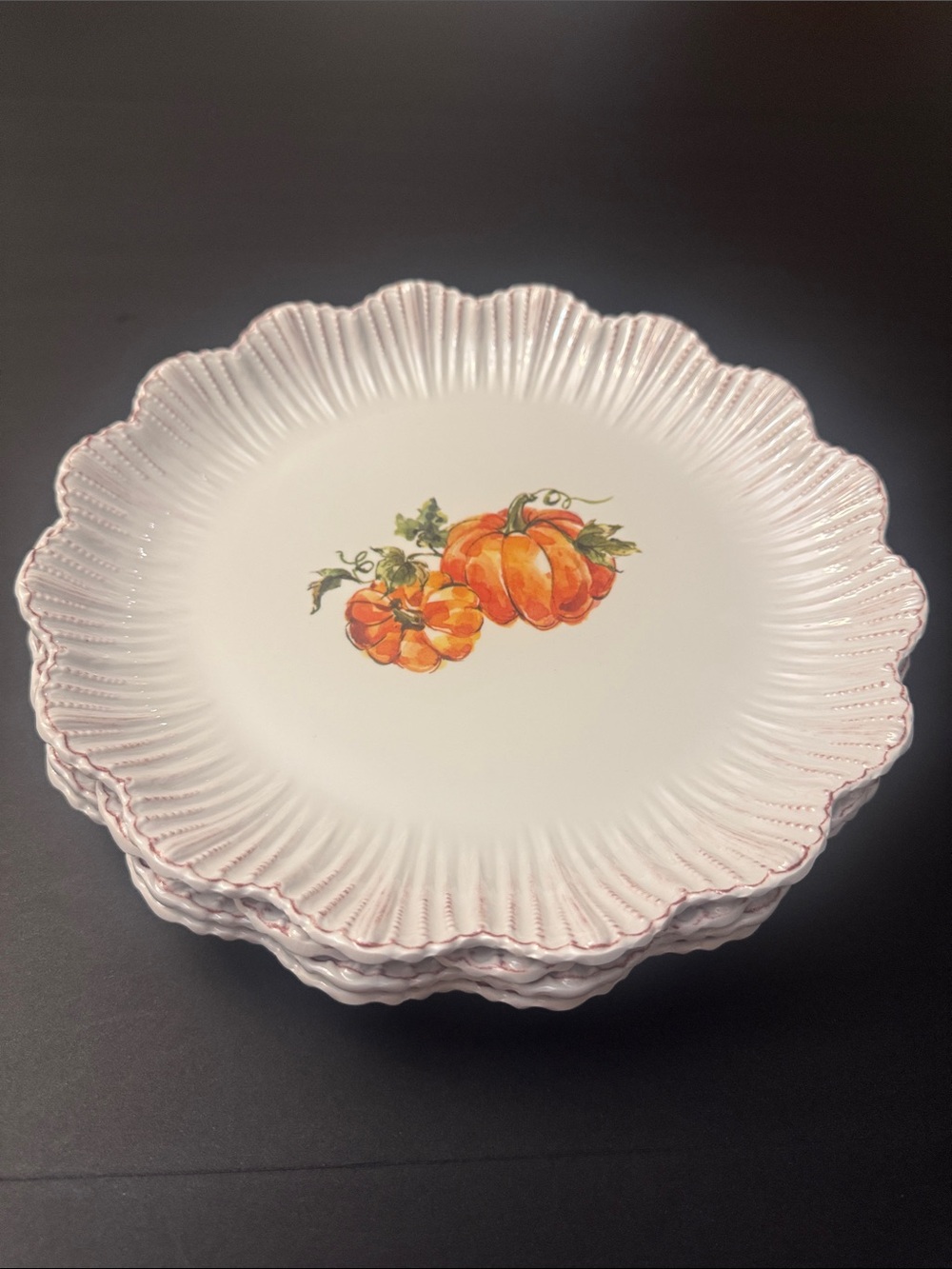 NWOT 4pc White Scalloped Melamine Dinner Plates with Autumn Pumpkin Motif